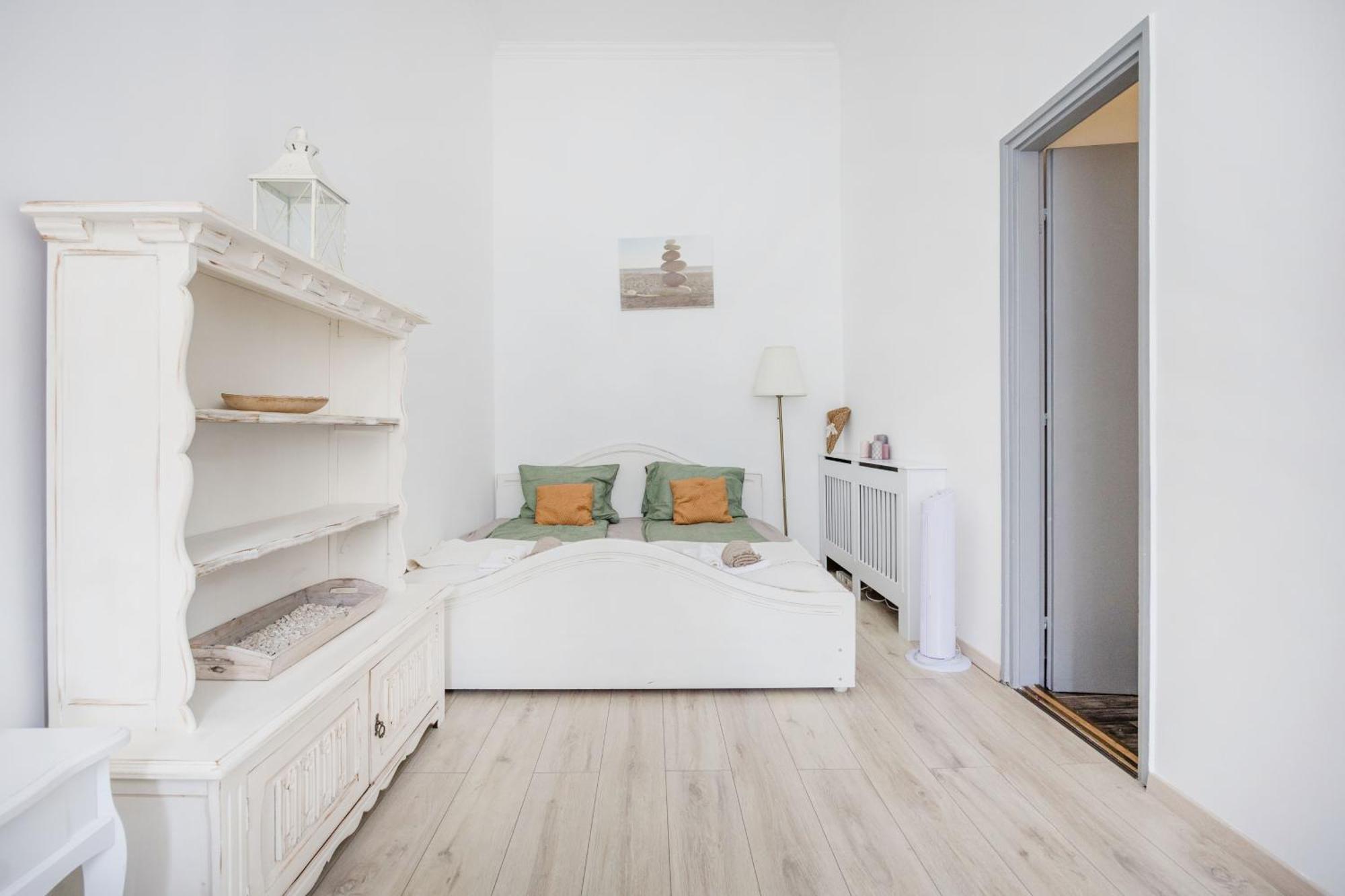 A Touch Of Provence And Pastels In The Centre Apartament