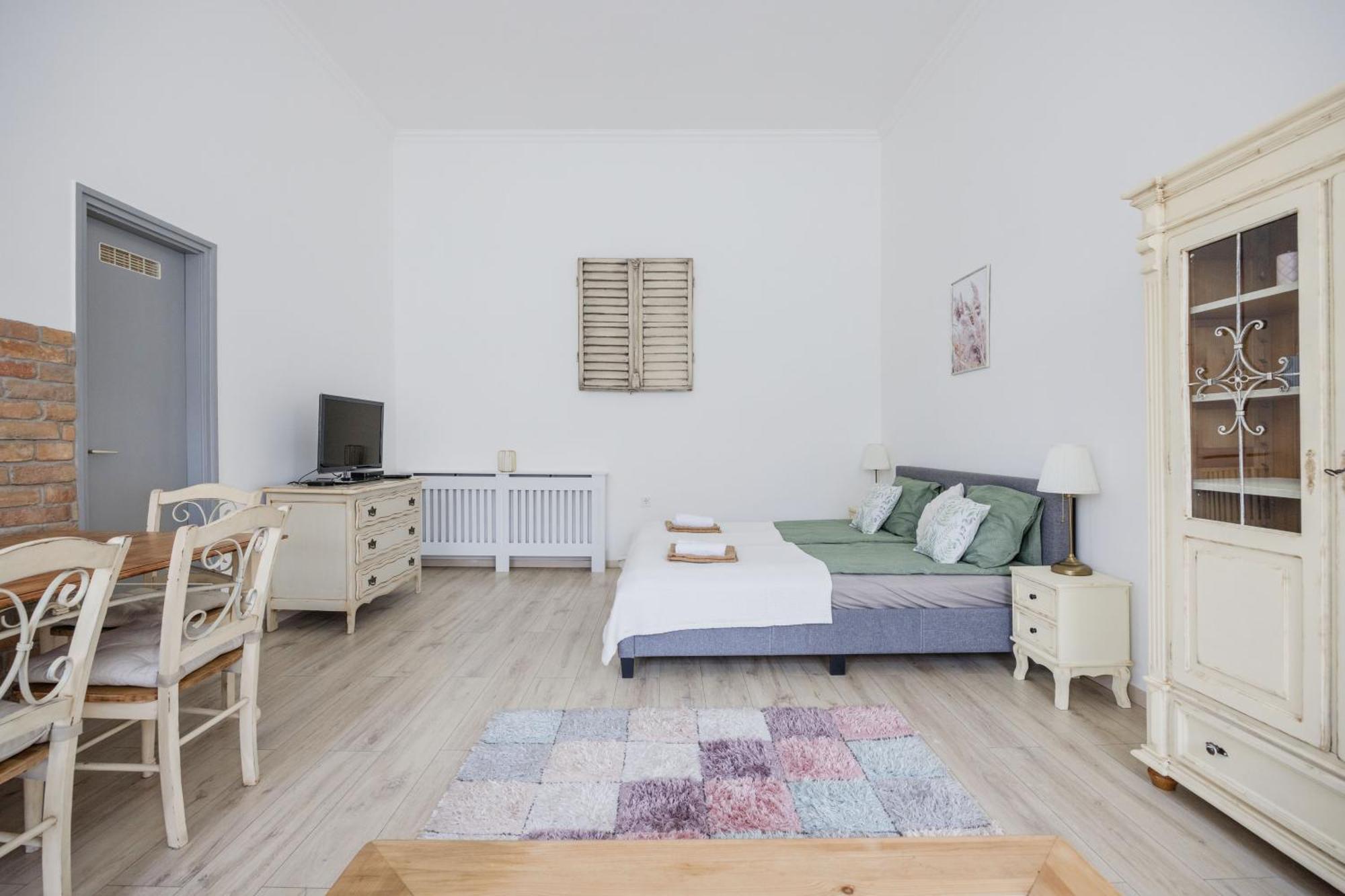 A Touch Of Provence And Pastels In The Centre Apartament