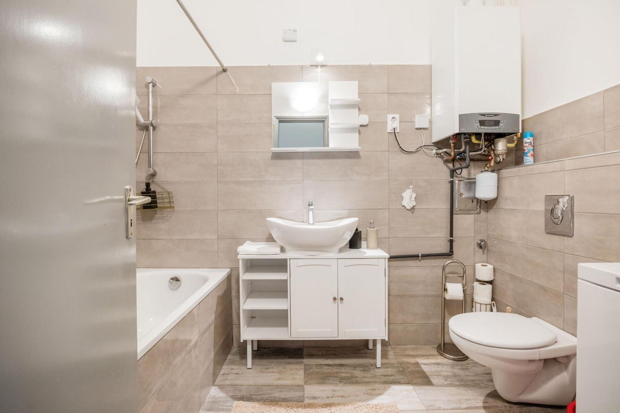 A Touch Of Provence And Pastels In The Centre Apartament